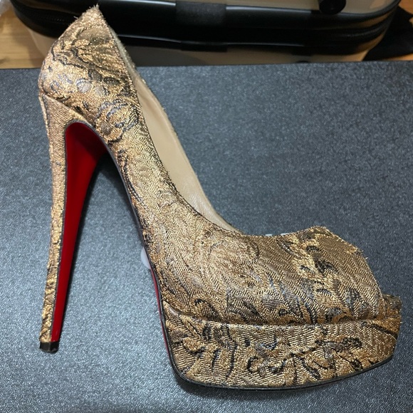 Christian Louboutin Brocade Pumps. - Picture 7 of 14